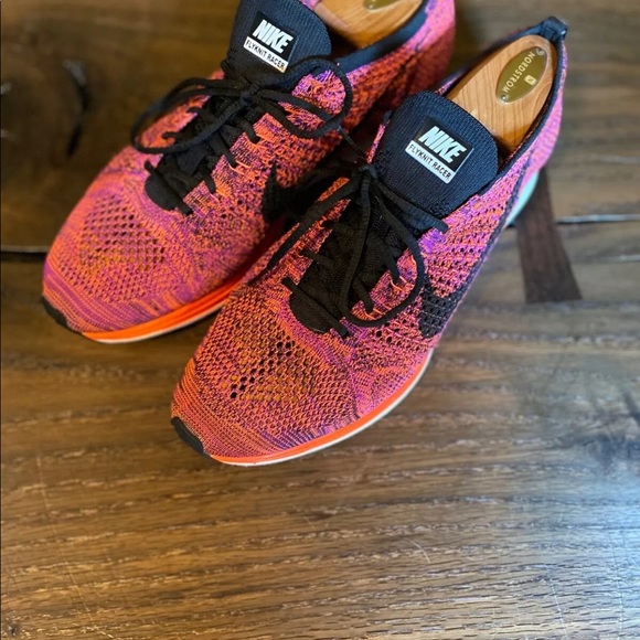 Nike Flyknit RacerHyperOrange/VividPurpleAcaiBerry - Picture 4 of 10